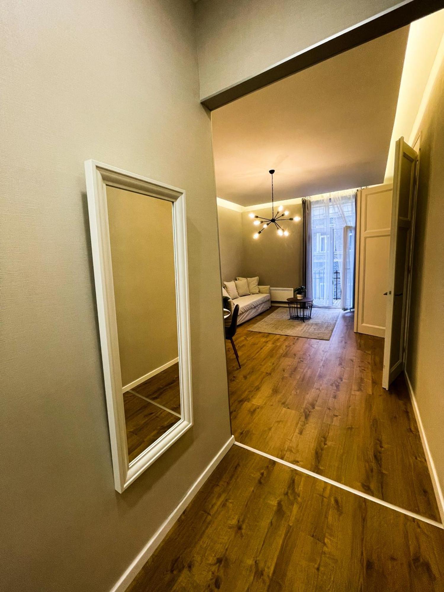 City Center 2, Cozy And Modern 2Br In The City Center Boedapest Buitenkant foto
